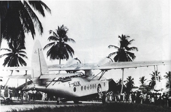 Costa de Marfil. Avión Sikorsky S-43