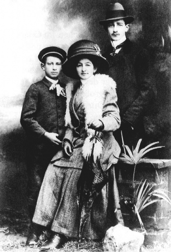 Alfred con sus hermanos Rosa y Ludwig